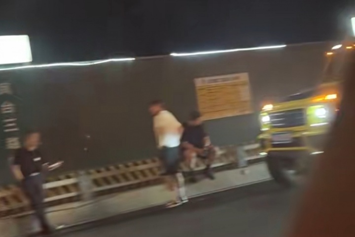 mk体育直播-倒霉网传韦世豪赛后驾驶机动车遭追尾或擦挂，在等待交警处理