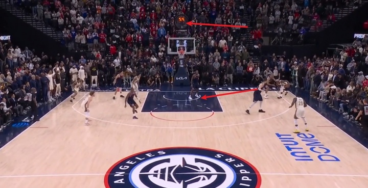 美媒晒细节：巴特勒绝杀不中这球 小卡是不是防守三秒了？