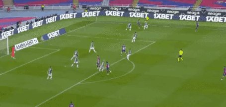 1699807472354007764.gif 【西甲】先18秒丢球,后莱万逆转,巴萨2-1阿拉维斯