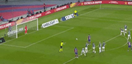 1699808970578039078.gif 【西甲】先18秒丢球,后莱万逆转,巴萨2-1阿拉维斯