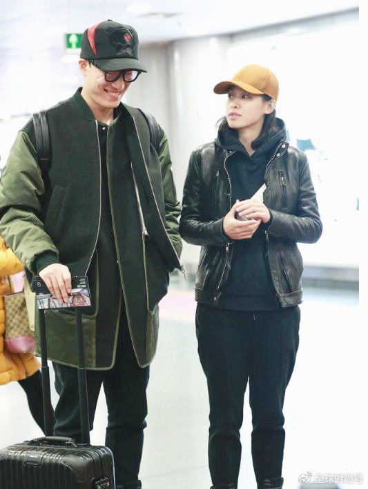 mk体育-身价7亿二婚娶师妹，刘翔爱旅游不创业不奢侈，女友是暗黑休闲风|吴莎|卡通|山河|卫衣|工装_新浪新闻