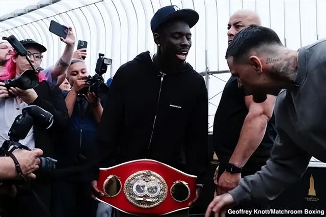 mk体育直播-道尔顿·史密斯：荣耀、质疑者、潜在对手背后的拳坛新章|拳王|WBC|金腰带|马蒂亚斯|比赛_新浪体育_新浪新闻